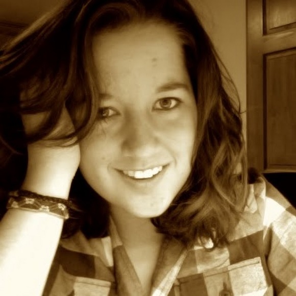 Meet your Posher, Olivia - Picture 1 of 1